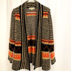 Long sleeves cardigan.